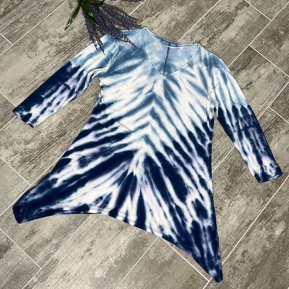 Tie Dye 3/4 length Sleeve Rhinestone Embellished Front Top - Picture 3 of 8